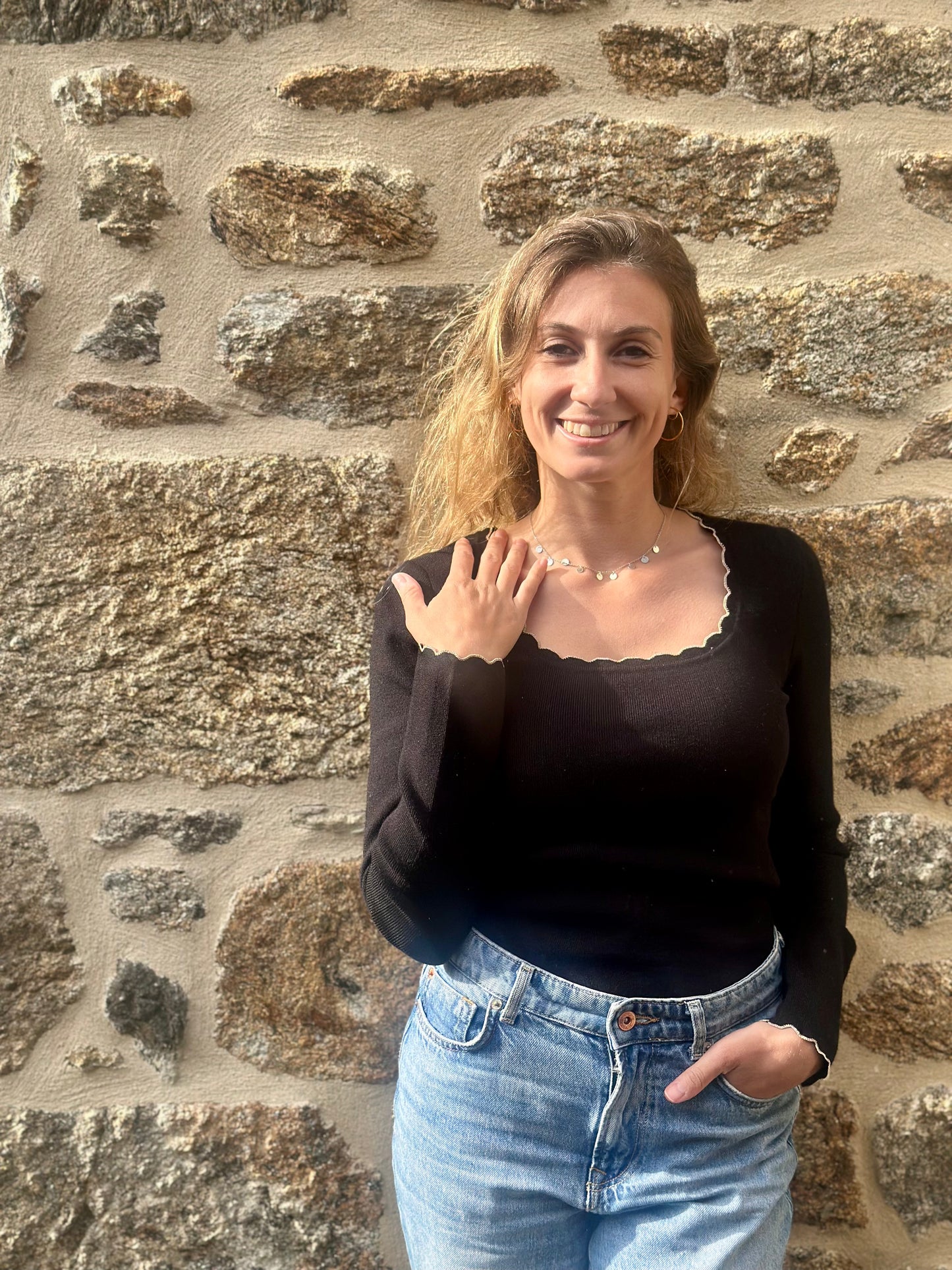 Maille noir dorée