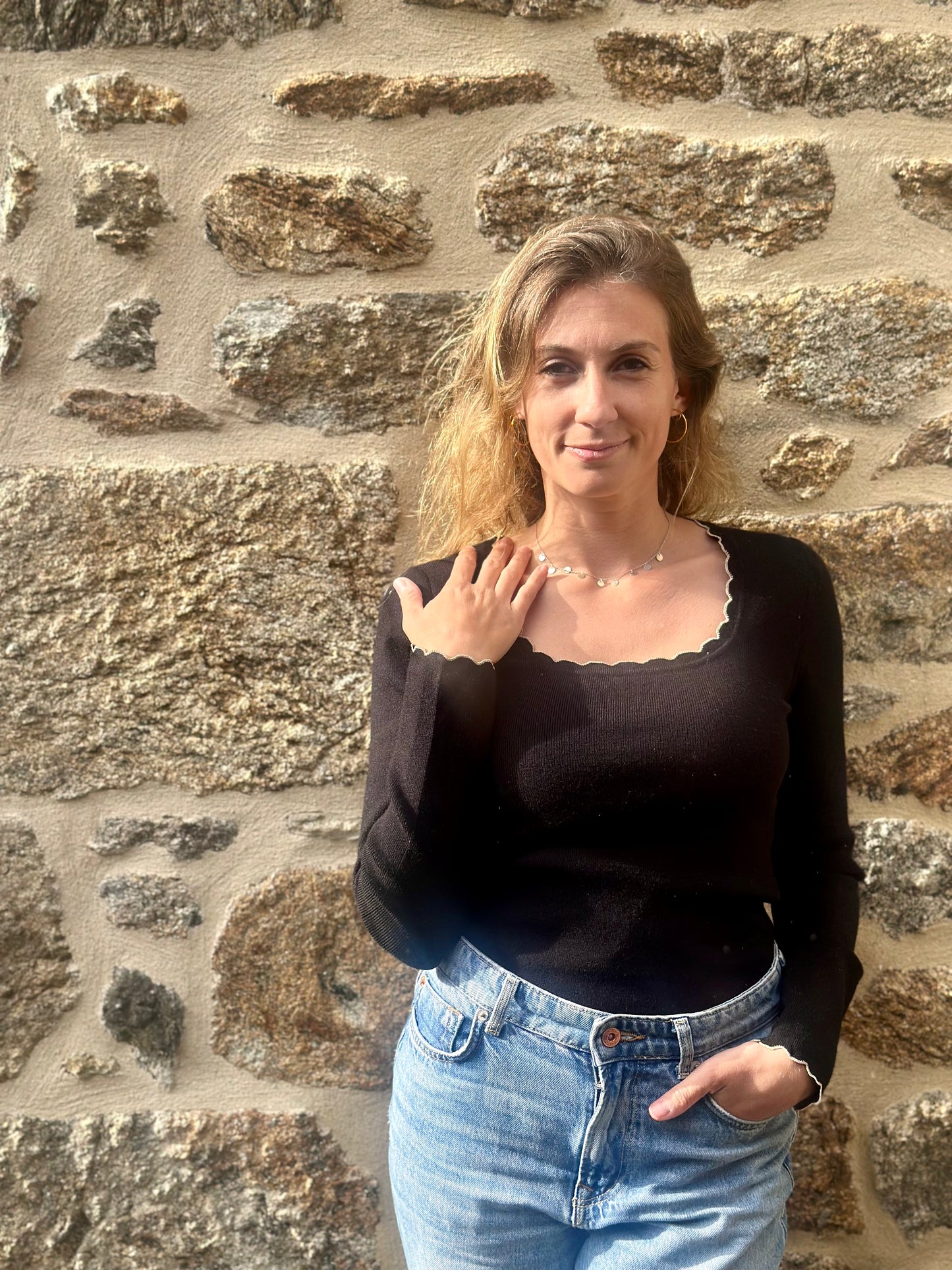 Maille noir dorée