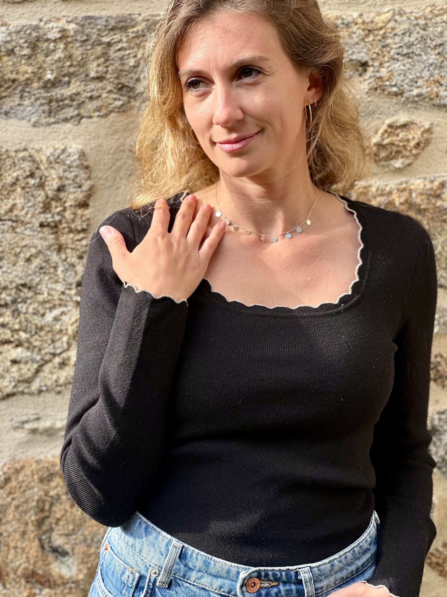 Maille noir dorée