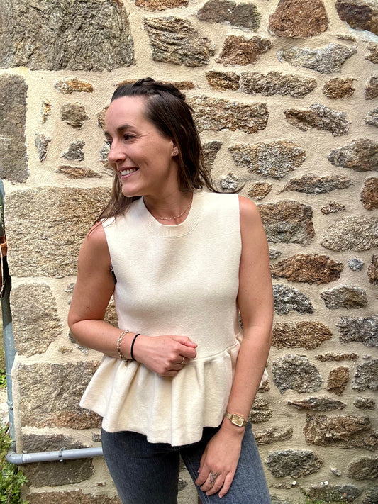 Haut maille  beige bas froufrou
